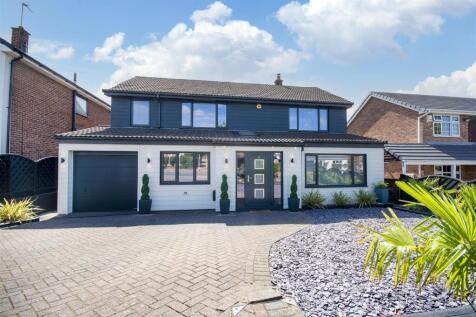 4 bedroom detached house for sale