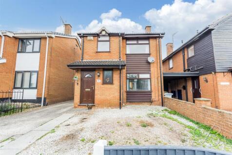 3 bedroom link detached house for sale