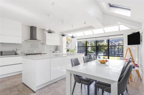 4 bedroom terraced house for sale