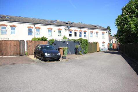 3 bedroom town house for sale
