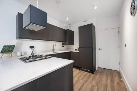 Michigan Avenue, Manor Park E12 2 bed flat for sale