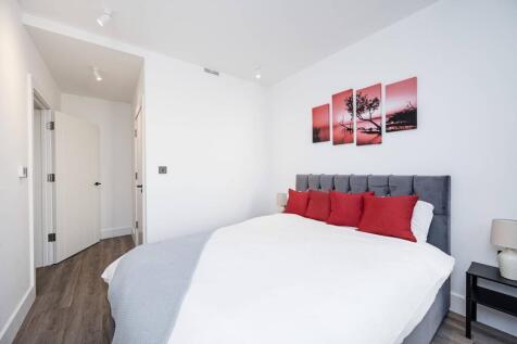 Michigan Avenue, Manor Park E12 2 bed flat for sale