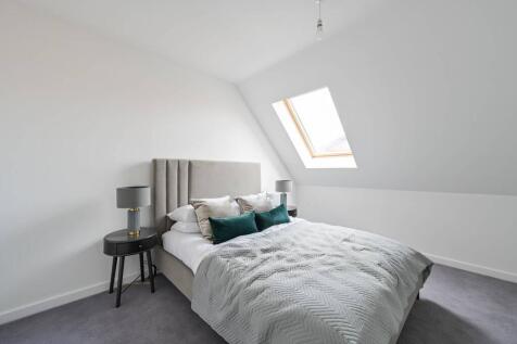 Spitfire Approach, Hornchurch RM12 2 bed flat for sale