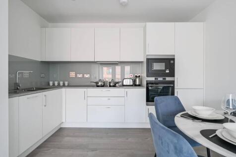 Spitfire Approach, Hornchurch RM12 2 bed flat for sale