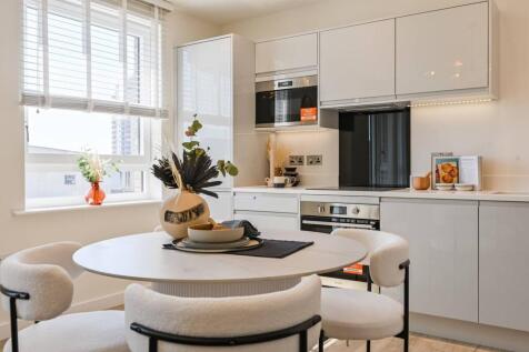 The Silverton, Royal Docks E16 2 bed flat for sale