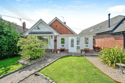 2 bedroom detached bungalow for sale