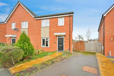 3 bedroom semi-detached house for sale