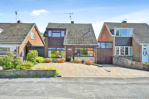 4 bedroom link detached house for sale