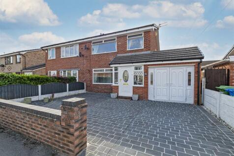 Berkshire Drive, Woolston, Warrington 3 bed semi