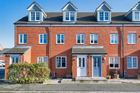 3 bedroom town house for sale