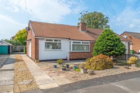 Mobberley Close, Thelwall, Warrington 2 bed semi
