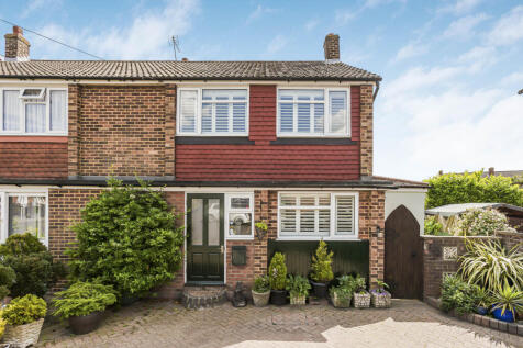 The Mount, Cheshunt, Waltham Cross... 3 bed semi