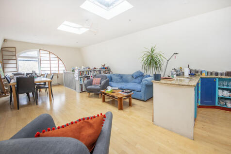 2 bedroom detached house for sale