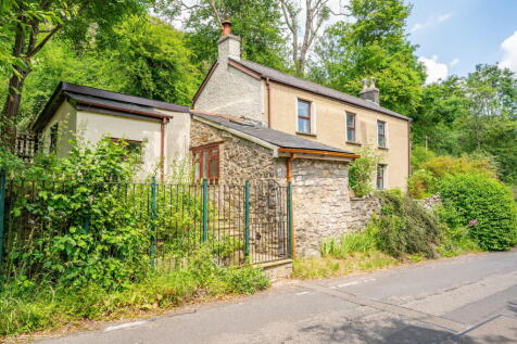 Clydach, Abergavenny, Monmouthshire 3 bed detached house for sale