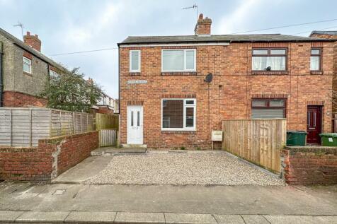 2 bedroom semi-detached house for sale