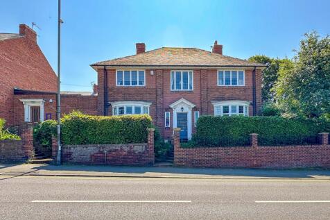 6 bedroom detached house for sale