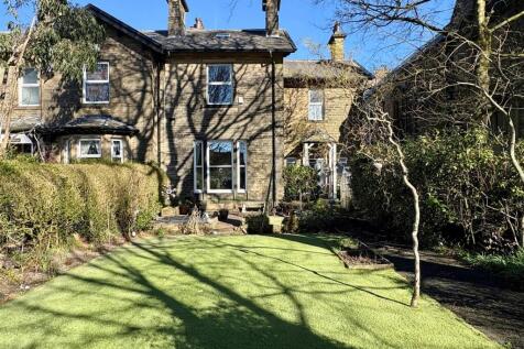 Sandbeds, Queensbury, Bradford 5 bed end of terrace house for sale