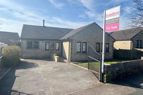 Moor Close Road, Queensbury 3 bed detached bungalow for sale