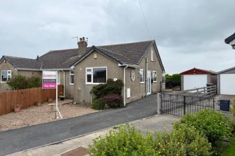 Foxhill Avenue, Queensbury, Bradford 2 bed semi