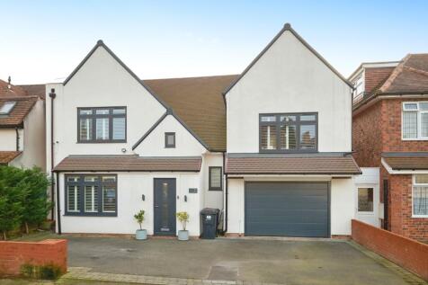 6 bedroom detached house for sale