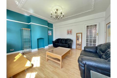 3 bedroom flat for sale