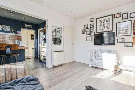 4 bed parking/garage