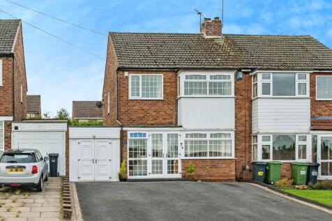 3 bedroom semi-detached house for sale