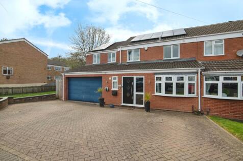 5 bedroom semi-detached house for sale