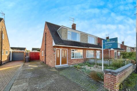 Chestnut Road, North Hykeham LN6 3 bed semi