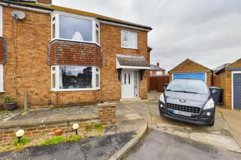 Selby Close, North Hykeham LN6 4 bed semi