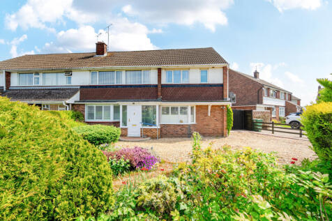 Pipers Croft, Bedfordshire LU6 4 bed semi