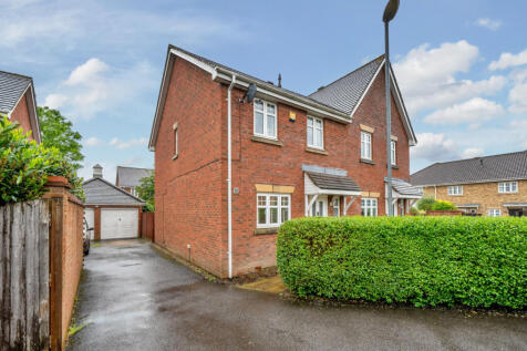 3 bedroom semi-detached house for sale