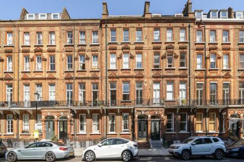 Nevern Square, Earls Court 3 bed flat for sale