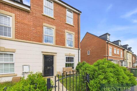 Ashlar Drive, Eastfield, Scarborough 4 bed end of terrace house for sale