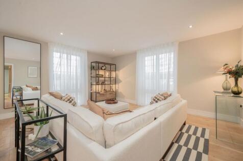 Gloucester Gardens, London W2 2 bed flat for sale