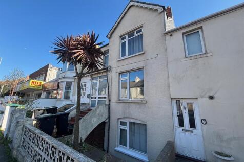 3 bedroom flat for sale