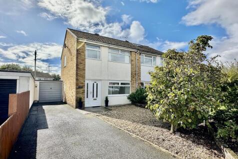 3 bedroom semi-detached house for sale