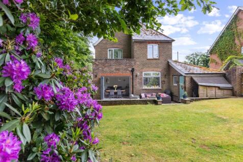 Coombe Road, Hill Brow, Liss 4 bed detached house for sale