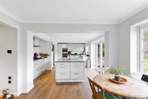 The Ridings, Liss, Hampshire 5 bed detached house for sale