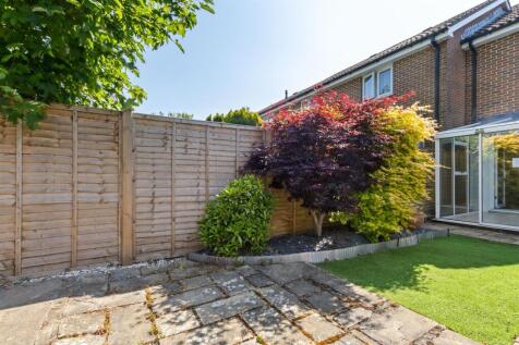 Oakwood Close, Midhurst 2 bed terraced house for sale