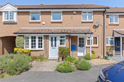 Oakwood Close, Midhurst 2 bed terraced house for sale