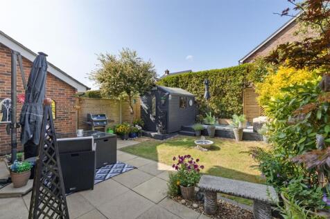 Trafalgar Rise, Clanfield, Hampshire 3 bed detached house for sale