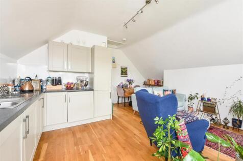 Station Road, Petersfield 1 bed flat for sale