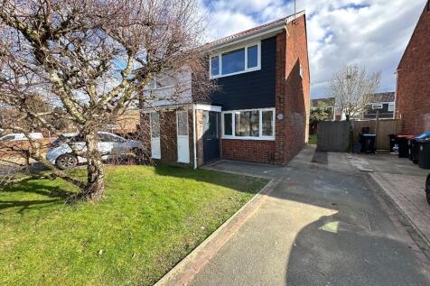 Summertrees Road, Great Sutton 2 bed semi