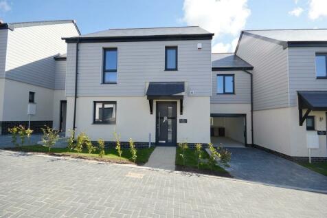 4 bedroom link detached house for sale