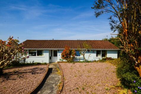 14 Browning Drive, Bodmin, PL31 1PW 4 bed detached bungalow for sale