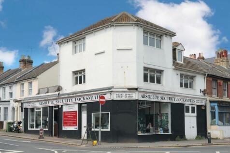 Blackbull Road, Folkestone, CT19 3 bed flat for sale