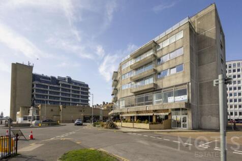 West Terrace, Folkestone, CT20 2 bed apartment for sale