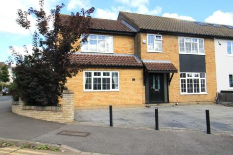 Marlborough Close, Upminster RM14 4 bed semi