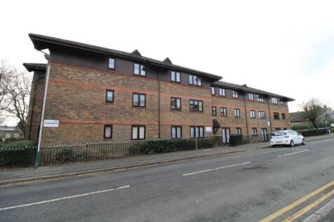 Waldegrave Gardens, Upminster RM14 1 bed ground floor flat for sale